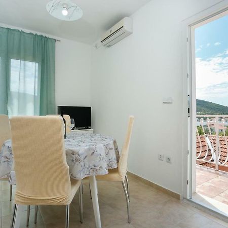 Apartman Paula 1 Apartment Vinisce Bagian luar foto