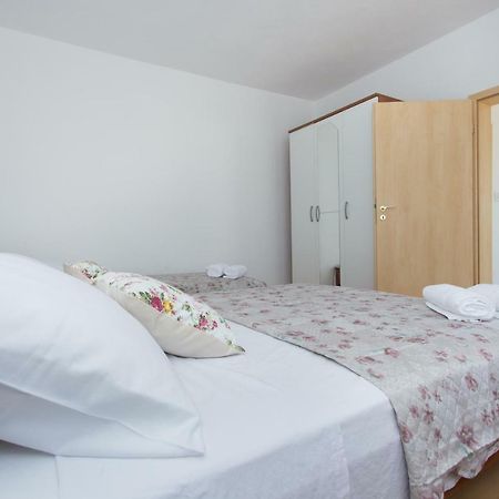 Apartman Paula 1 Apartment Vinisce Bagian luar foto