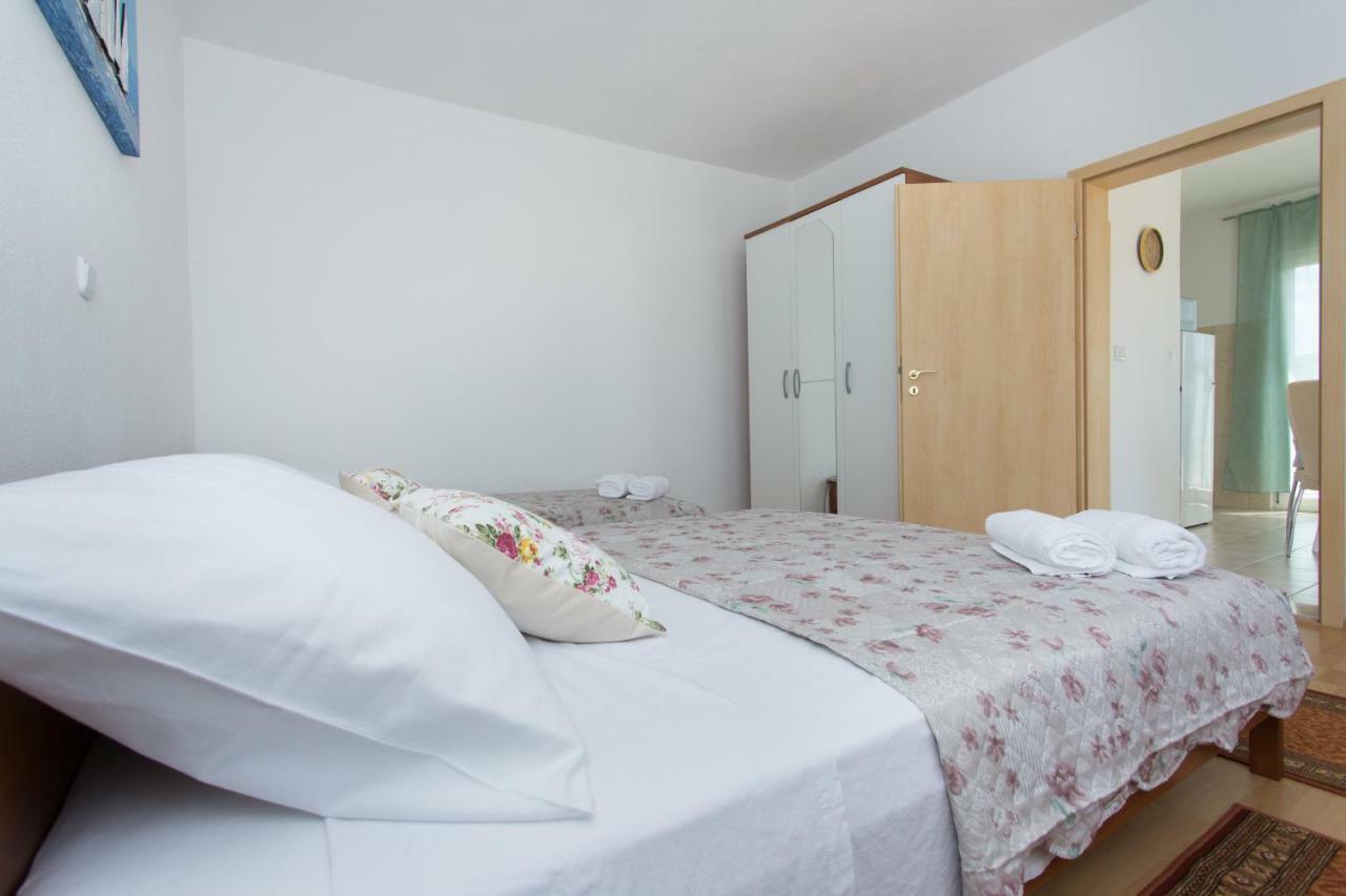 Apartman Paula 1 Apartment Vinisce Bagian luar foto