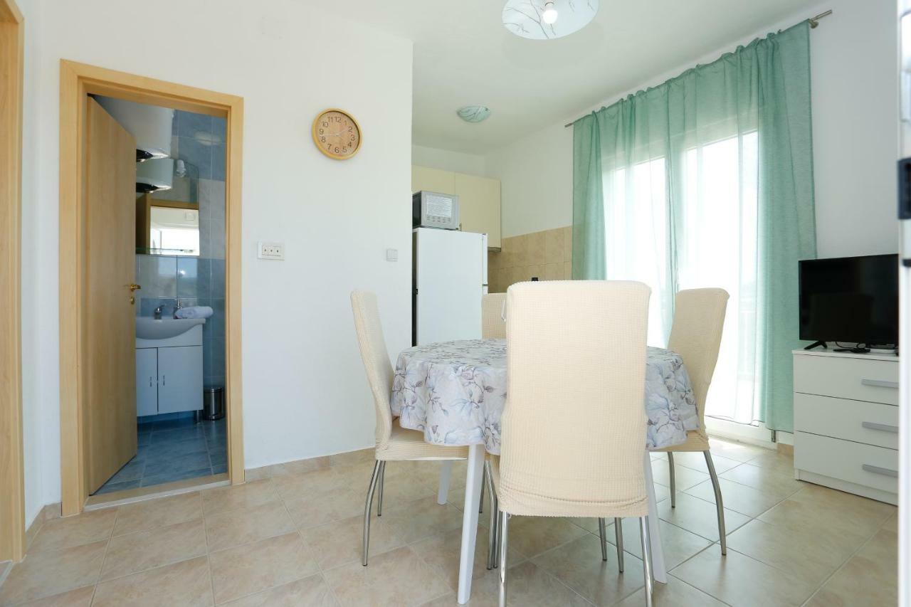 Apartman Paula 1 Apartment Vinisce Bagian luar foto