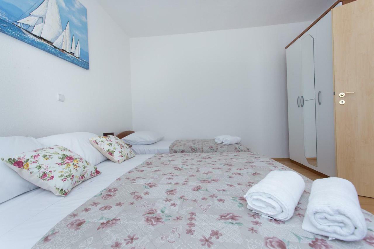 Apartman Paula 1 Apartment Vinisce Bagian luar foto