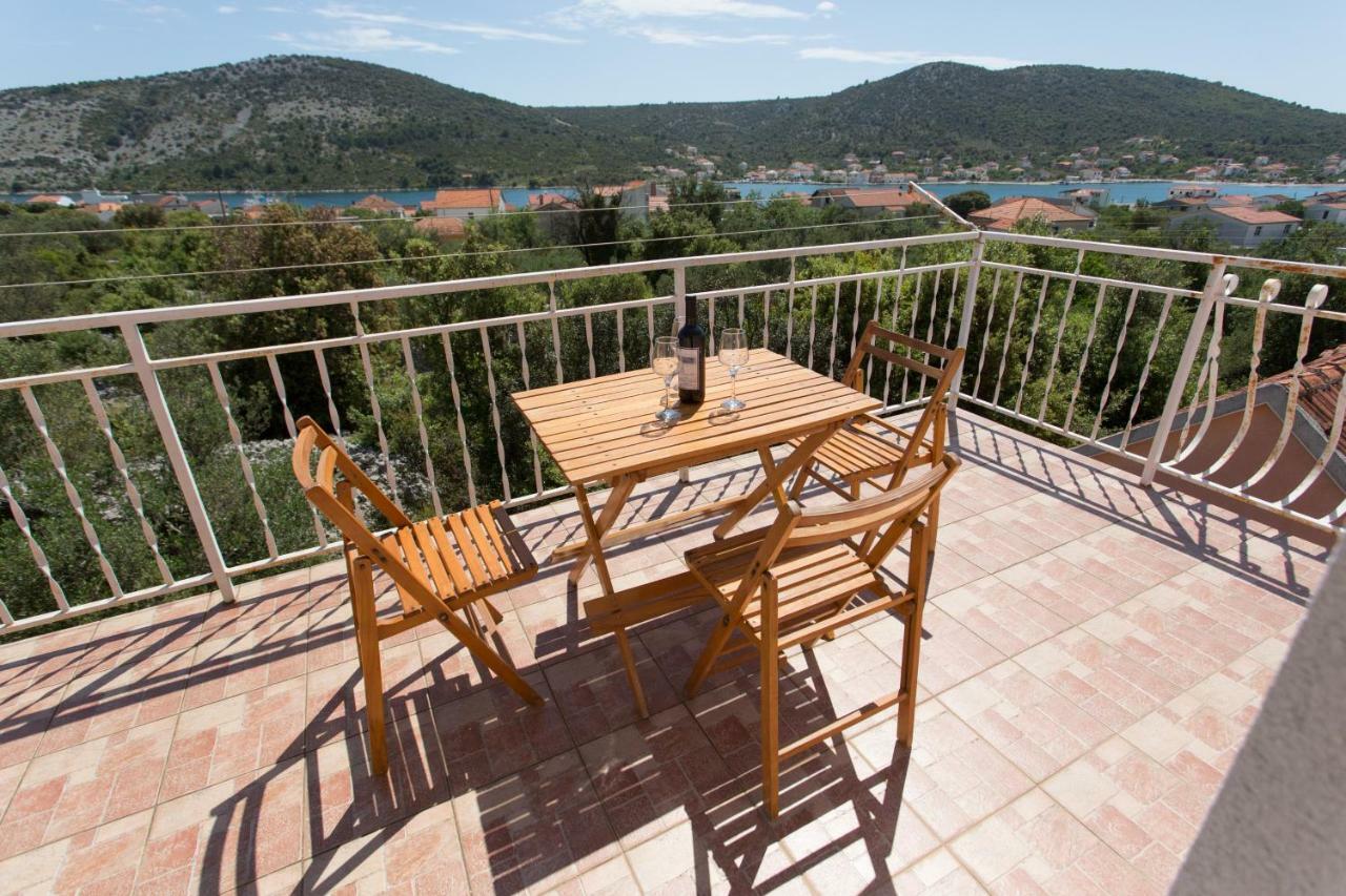 Apartman Paula 1 Apartment Vinisce Bagian luar foto